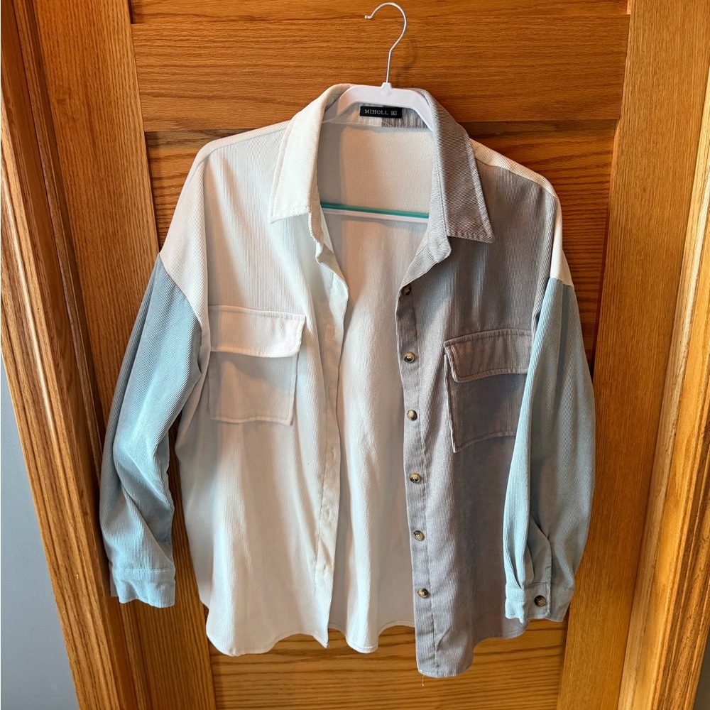 Miholl XL light weight shacket.Colors: Grey, light blue, and white.